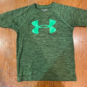 Boys Under Armour t-shirt size medium